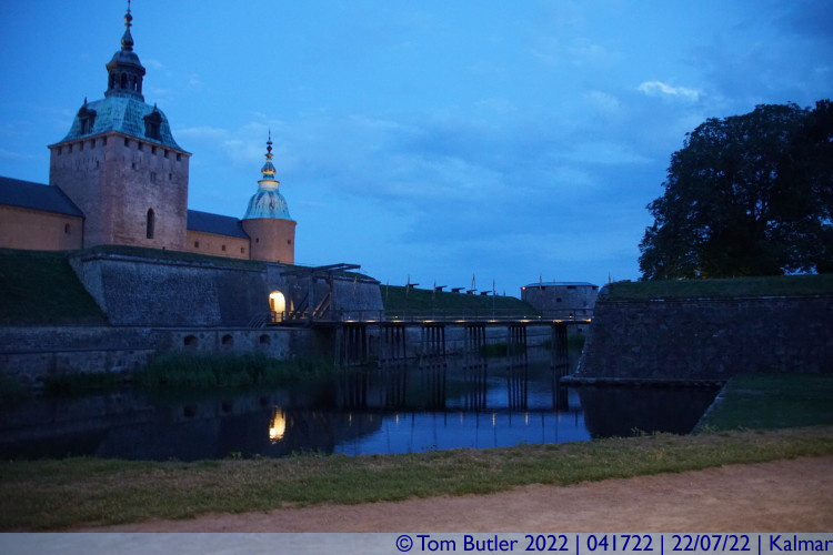 Photo ID: 041722, Castle and Moat at night, Kalmar, Sweden