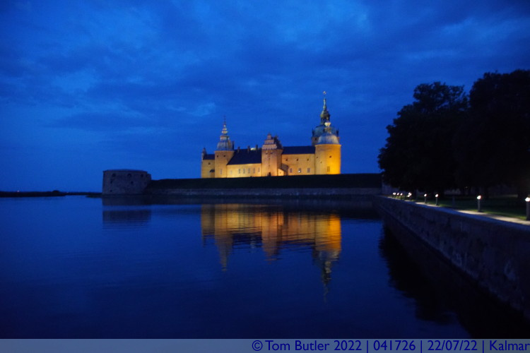 Photo ID: 041726, Castle reflected in the waters, Kalmar, Sweden