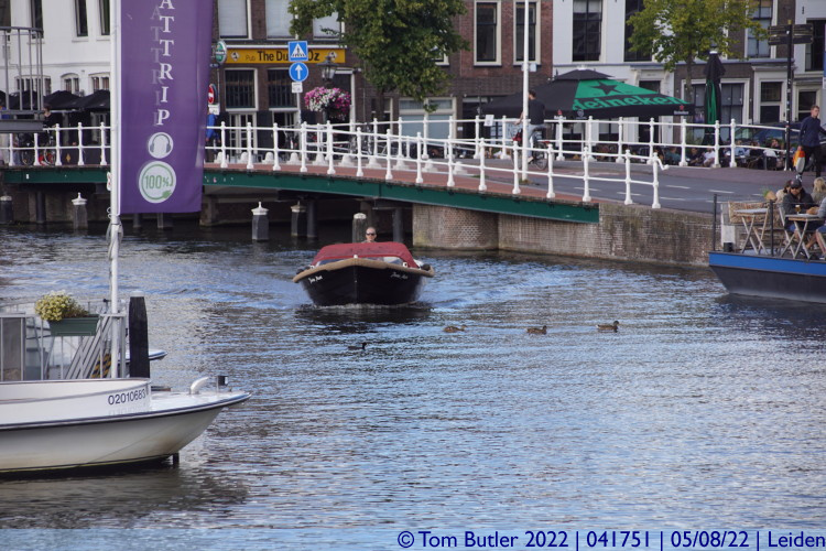 Photo ID: 041751, Cruising through the Blauwpoortshaven, Leiden, Netherlands