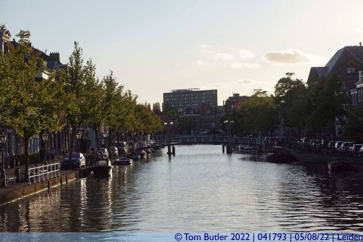 Photo ID: 041793, Looking down the Oude Vest, Leiden, Netherlands