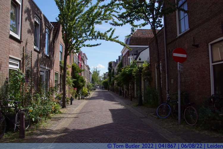 Photo ID: 041867, Looking down Kruisstraat, Leiden, Netherlands
