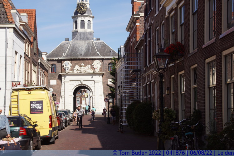 Photo ID: 041876, Approaching the Zijlpoort, Leiden, Netherlands