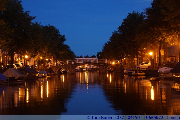 Photo ID: 041901, Looking down the Herengracht at night, Leiden, Netherlands