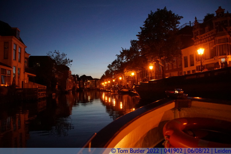 Photo ID: 041902, Sailing down the Nieuwe Rijn, Leiden, Netherlands