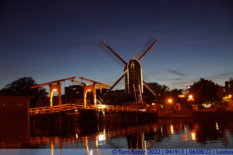 Photo ID: 041913, Rembrandtbrug and Molen de Put, Leiden, Netherlands