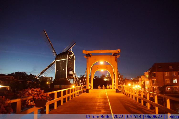Photo ID: 041914, On the Rembrandtbrug, Leiden, Netherlands