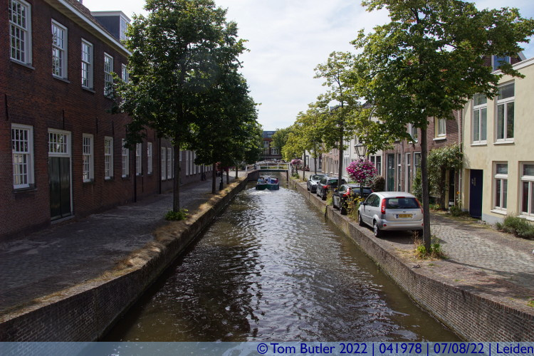 Photo ID: 041978, Looking up the Groenhazengracht, Leiden, Netherlands