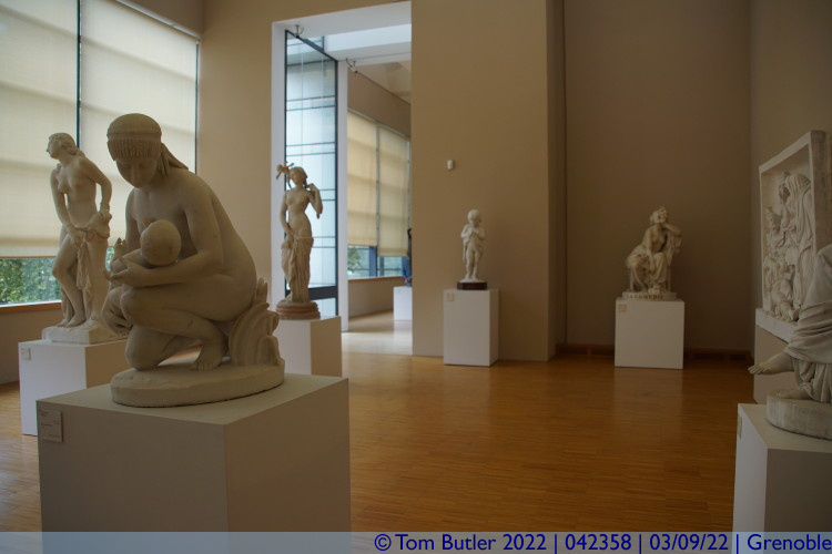 Photo ID: 042358, Statue gallery, Grenoble, France