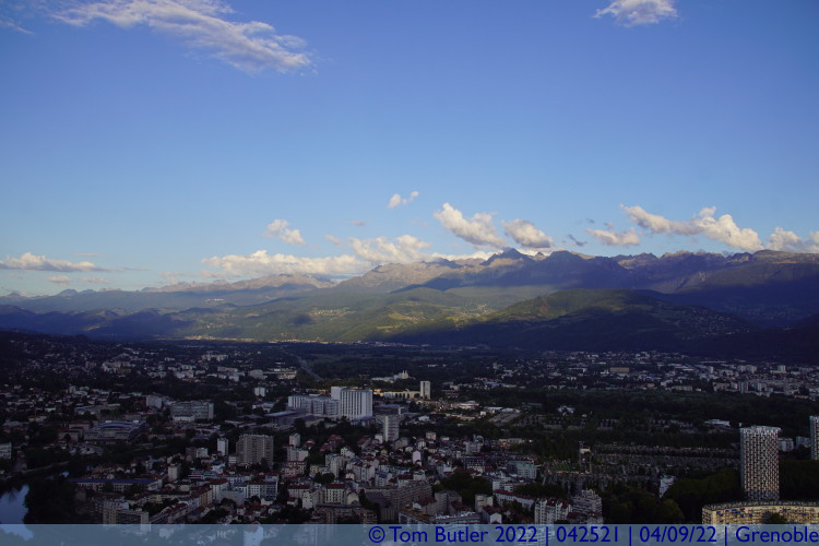 Photo ID: 042521, Sun disappearing down the valley, Grenoble, France
