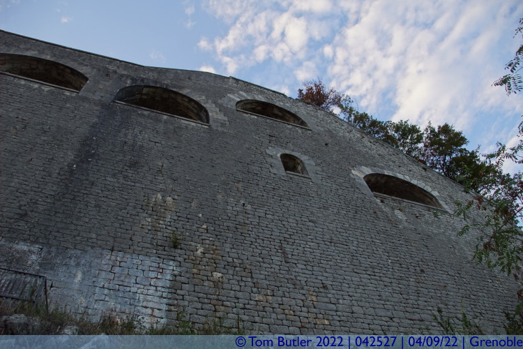 Photo ID: 042527, Wall of stone, Grenoble, France