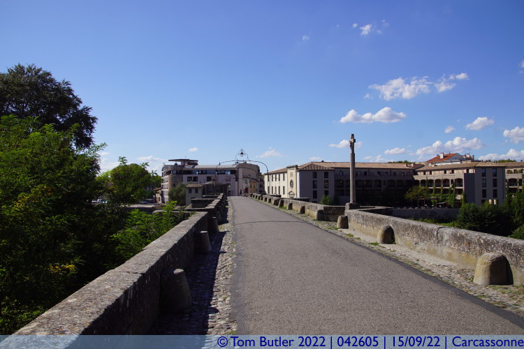 Photo ID: 042605, Looking up the Pont Vieux, Carcassonne, France