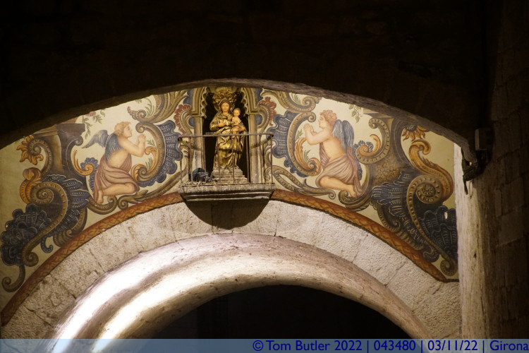 Photo ID: 043480, Inside the Portal de Sobreportes, Girona, Spain