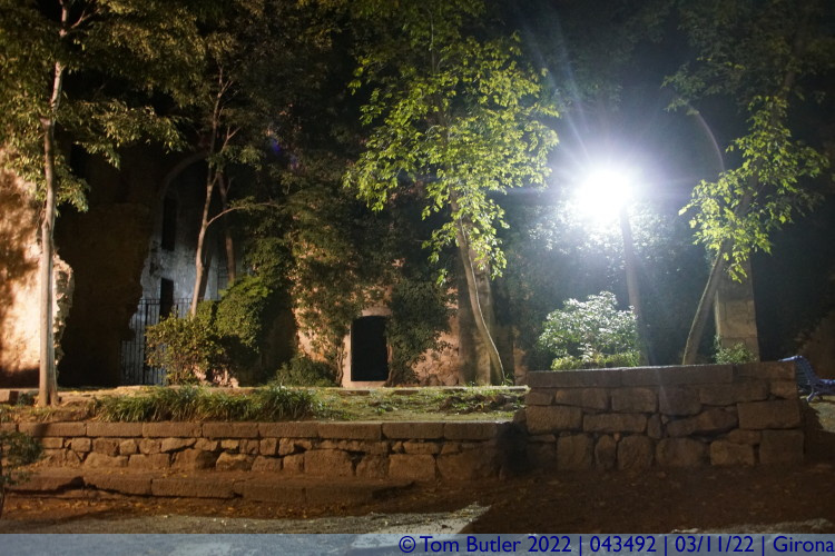 Photo ID: 043492, Night-time by the walls, Girona, Spain