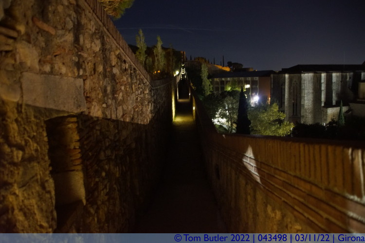 Photo ID: 043498, On the Muralles de Girona, Girona, Spain