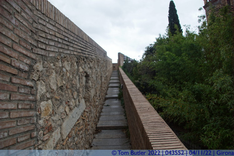 Photo ID: 043552, Descending down the walls, Girona, Spain