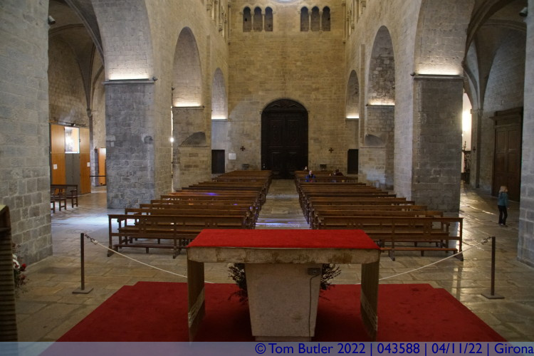 Photo ID: 043588, Looking down the basilica, Girona, Spain