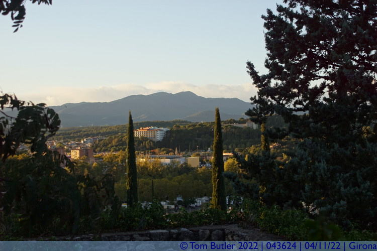 Photo ID: 043624, Mountains in the distance, Girona, Spain