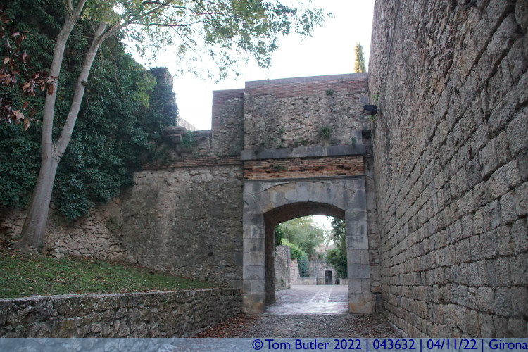 Photo ID: 043632, Outside of the gate, Girona, Spain