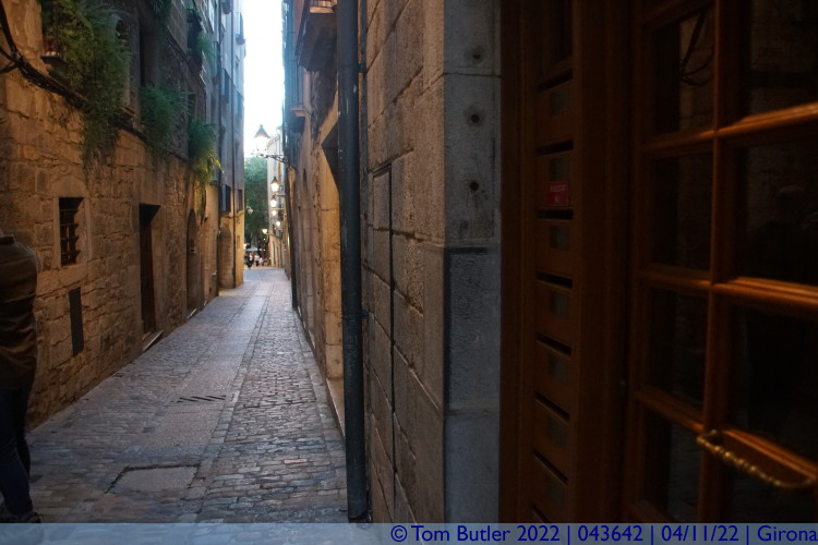 Photo ID: 043642, In the old town, Girona, Spain