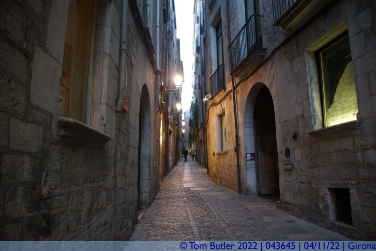 Photo ID: 043645, Old town at sunset, Girona, Spain