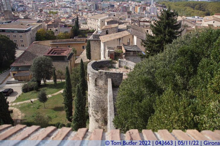 Photo ID: 043663, Looking down the walls, Girona, Spain