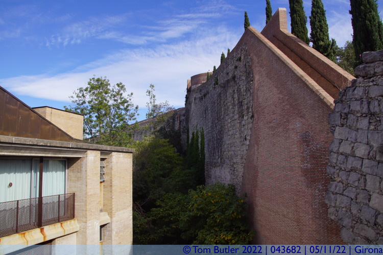 Photo ID: 043682, Original and rebuilt walls, Girona, Spain