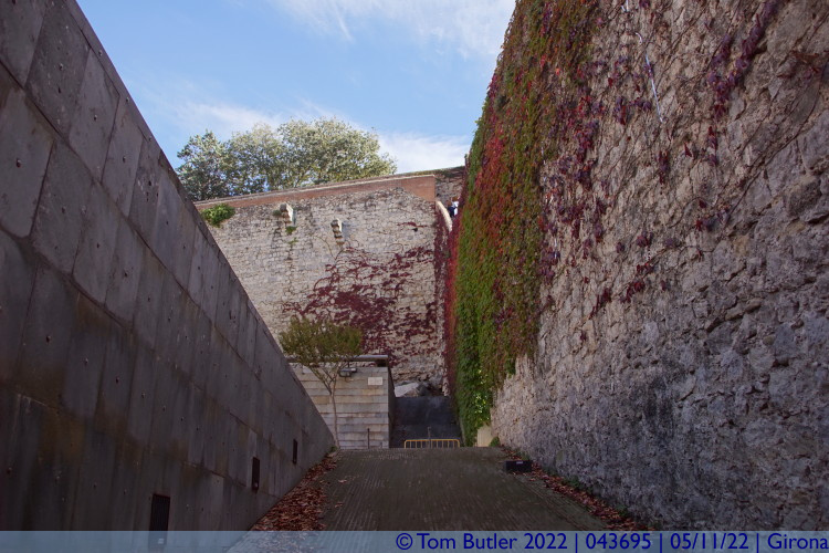 Photo ID: 043695, Beneath the walls, Girona, Spain