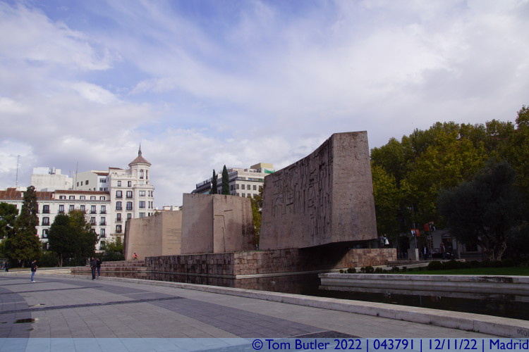 Photo ID: 043791, The Discovery monument, Madrid, Spain
