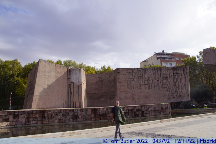 Photo ID: 043792, Monumento al Descubrimiento de Amrica, Madrid, Spain