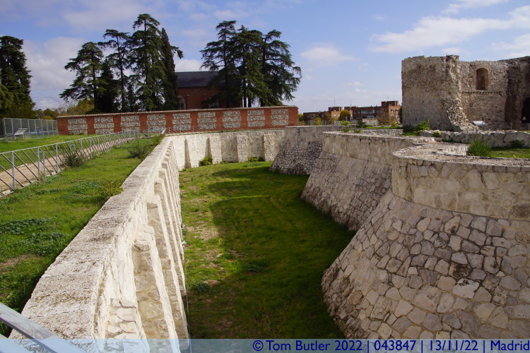 Photo ID: 043847, Moat and outer walls, Madrid, Spain