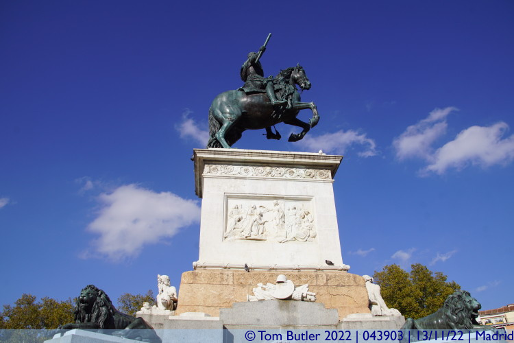 Photo ID: 043903, Monumento a Felipe IV, Madrid, Spain