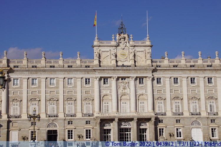 Photo ID: 043912, Front of the palace, Madrid, Spain