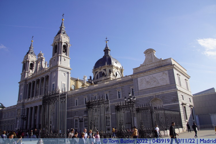 Photo ID: 043919, Catedral de Santa Mara la Real de la Almudena, Madrid, Spain