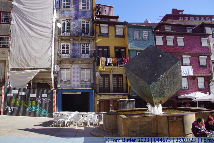 Photo ID: 044673, Fountain, Porto, Portugal
