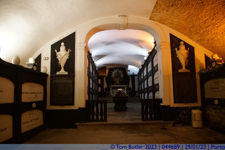Photo ID: 044689, Tombs beneath the church, Porto, Portugal