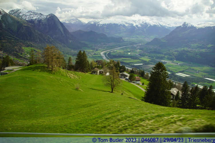 Photo ID: 046087, Very green grass, Triesenberg, Liechtenstein