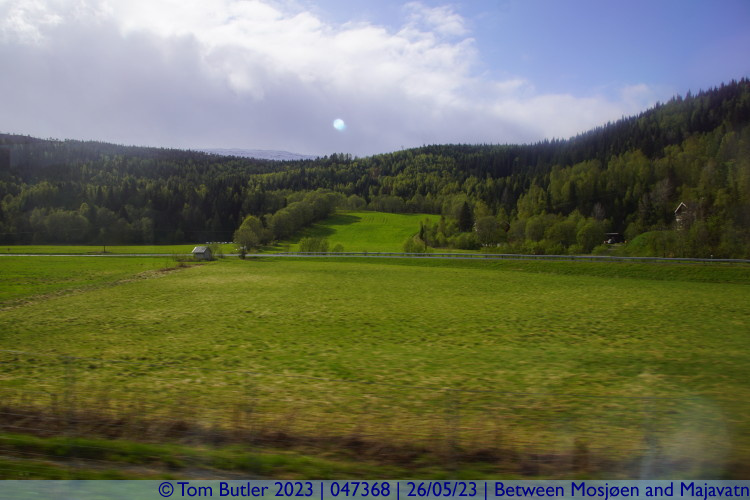 Photo ID: 047368, Rolling green hills, Between Mosjen and Majavatn, Norway