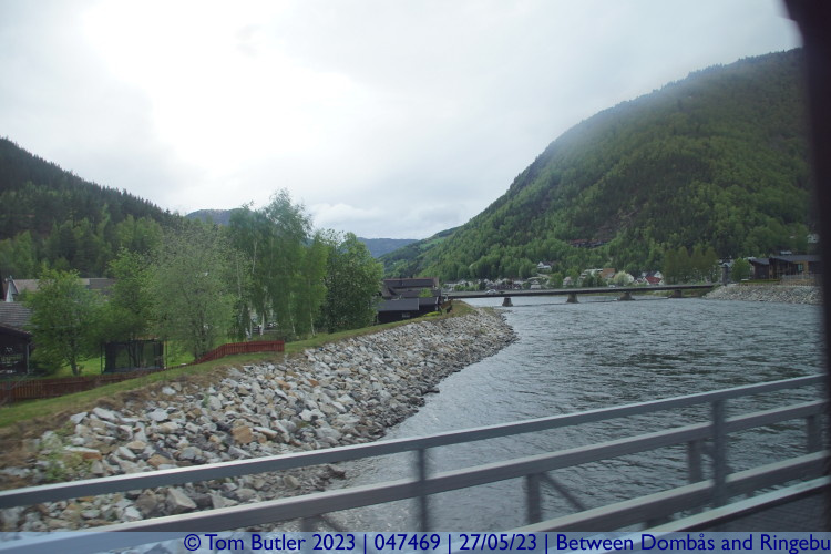 Photo ID: 047469, Crossing a river, Between Dombs and Ringebu, Norway