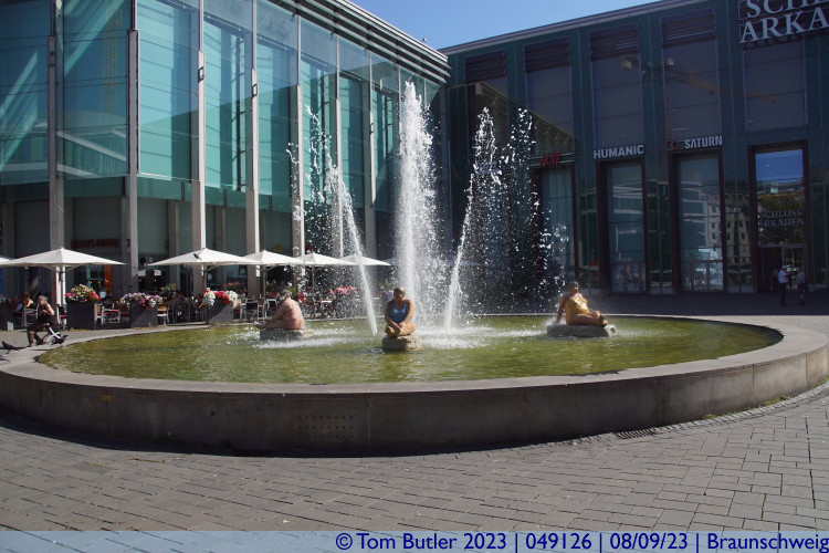 Photo ID: 049126, Fountain, Braunschweig, Germany
