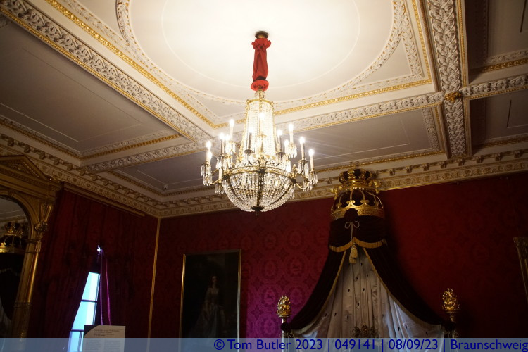 Photo ID: 049141, Throne room chandelier, Braunschweig, Germany