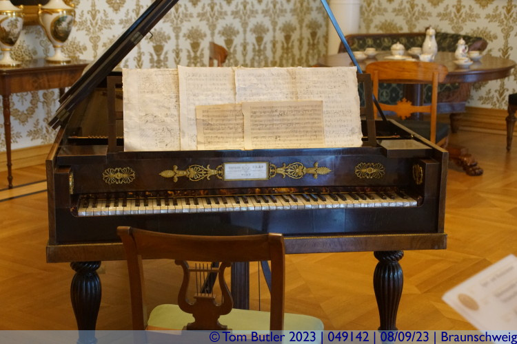 Photo ID: 049142, In the music room, Braunschweig, Germany