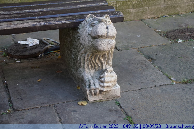 Photo ID: 049155, One very happy lion, Braunschweig, Germany