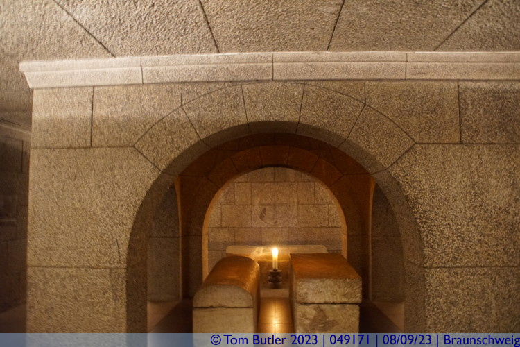 Photo ID: 049171, Deep in the crypt, Braunschweig, Germany