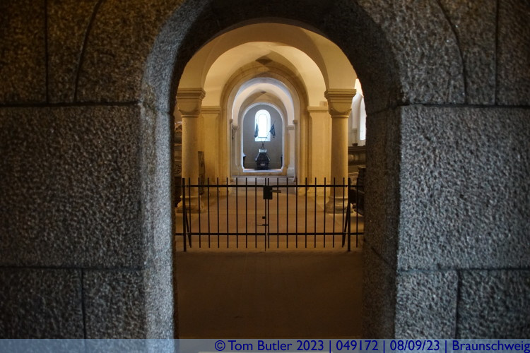 Photo ID: 049172, Braunschwiger Dom Crypt, Braunschweig, Germany