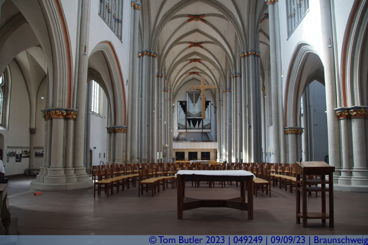 Photo ID: 049249, Looking down the church, Braunschweig, Germany
