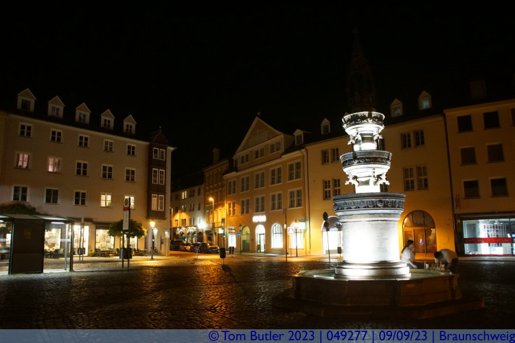 Photo ID: 049277, Altstadtmarkt Fountain, Braunschweig, Germany