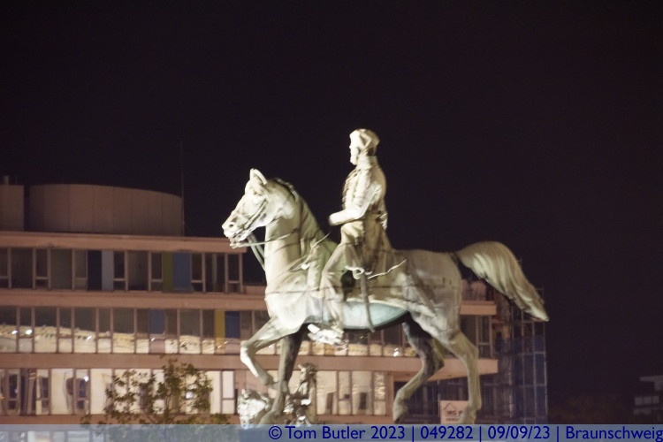 Photo ID: 049282, Equestrian statue, Braunschweig, Germany