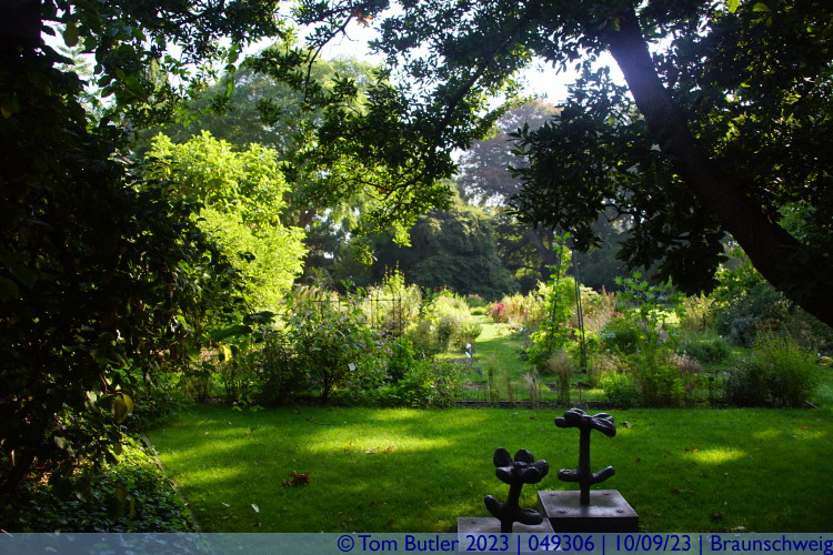 Photo ID: 049306, View across the gardens, Braunschweig, Germany