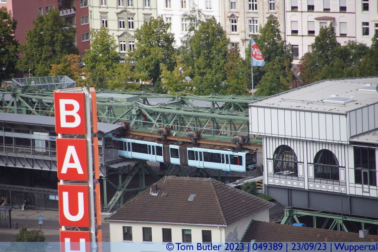 Photo ID: 049389, Schwebebahn entering the turning point, Wuppertal, Germany