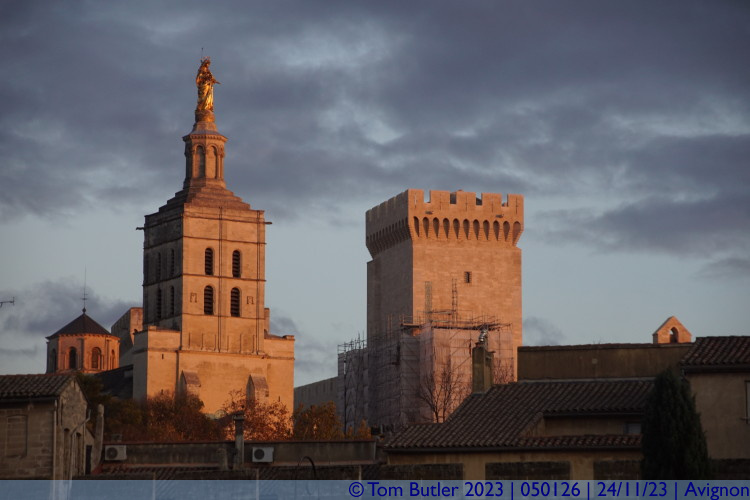 Photo ID: 050126, Last of the sun on the towers, Avignon, France